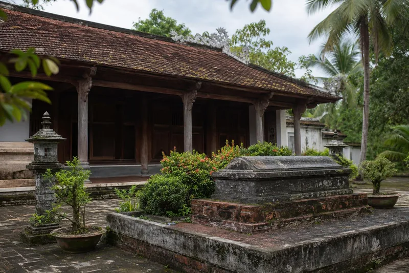 Mộ và Khu lưu niệm nhà giáo Võ Trường Toản